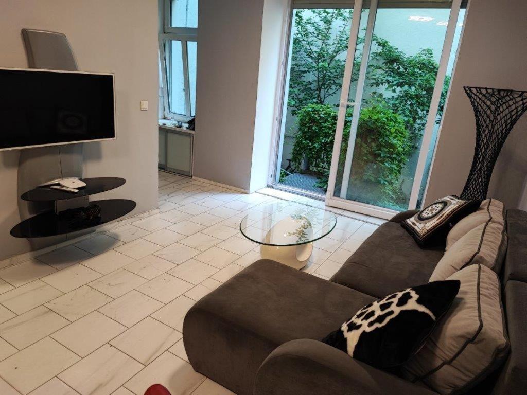 Central Vienna Apartment With Unique 40M2 City Garden & Self Check In Exterior photo