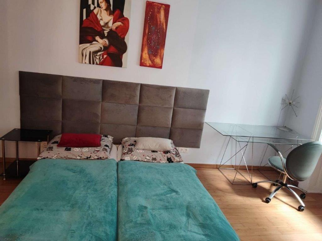 Central Vienna Apartment With Unique 40M2 City Garden & Self Check In Exterior photo
